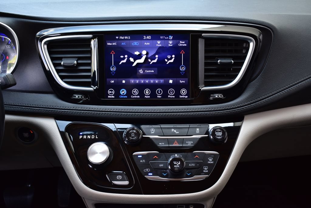 Used 2020 Chrysler Pacifica Limited FWD image 34