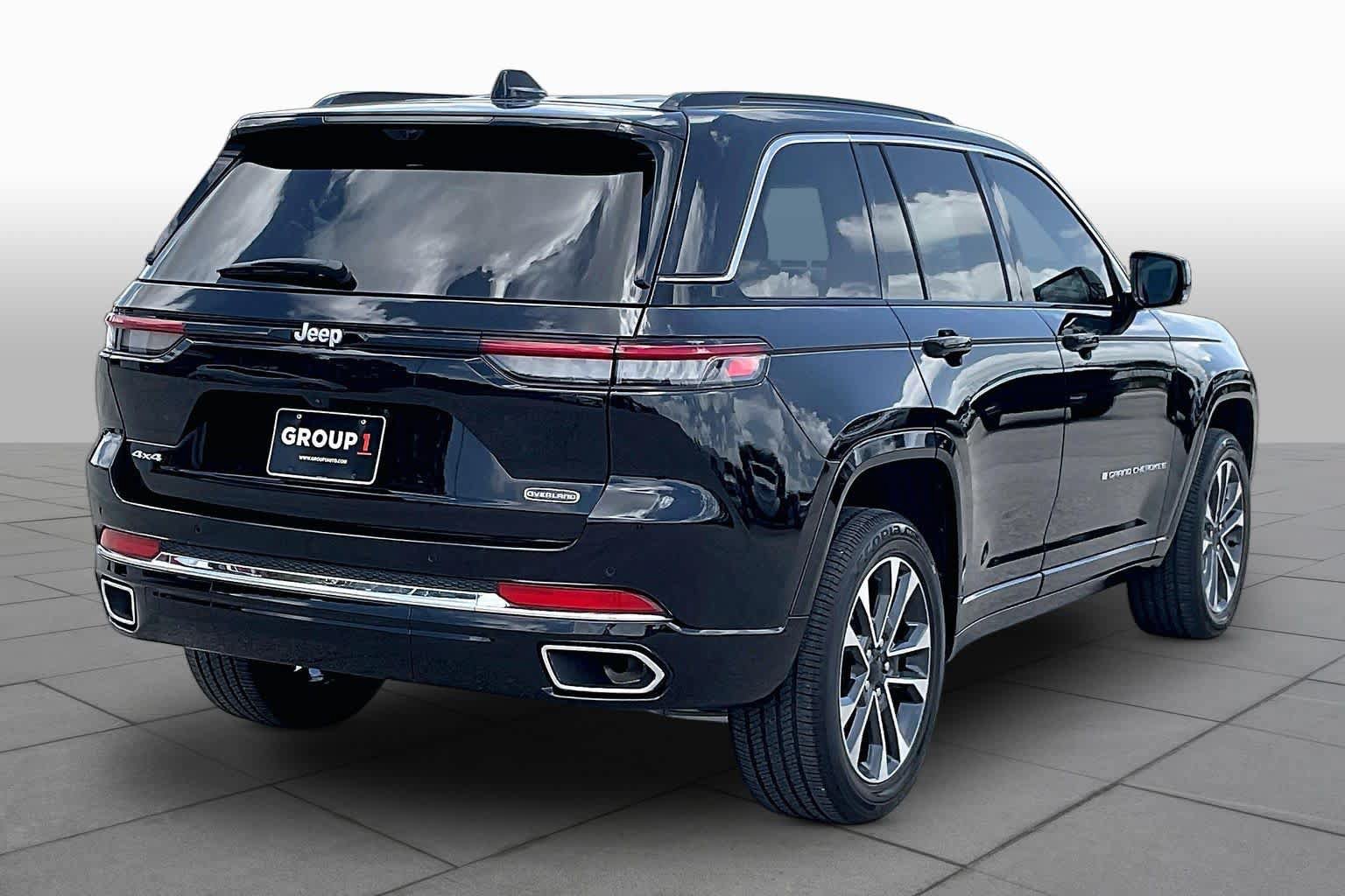 Used 2024 Jeep Grand Cherokee Overland w/ Luxury Tech Group IV AWD/4WD image 12