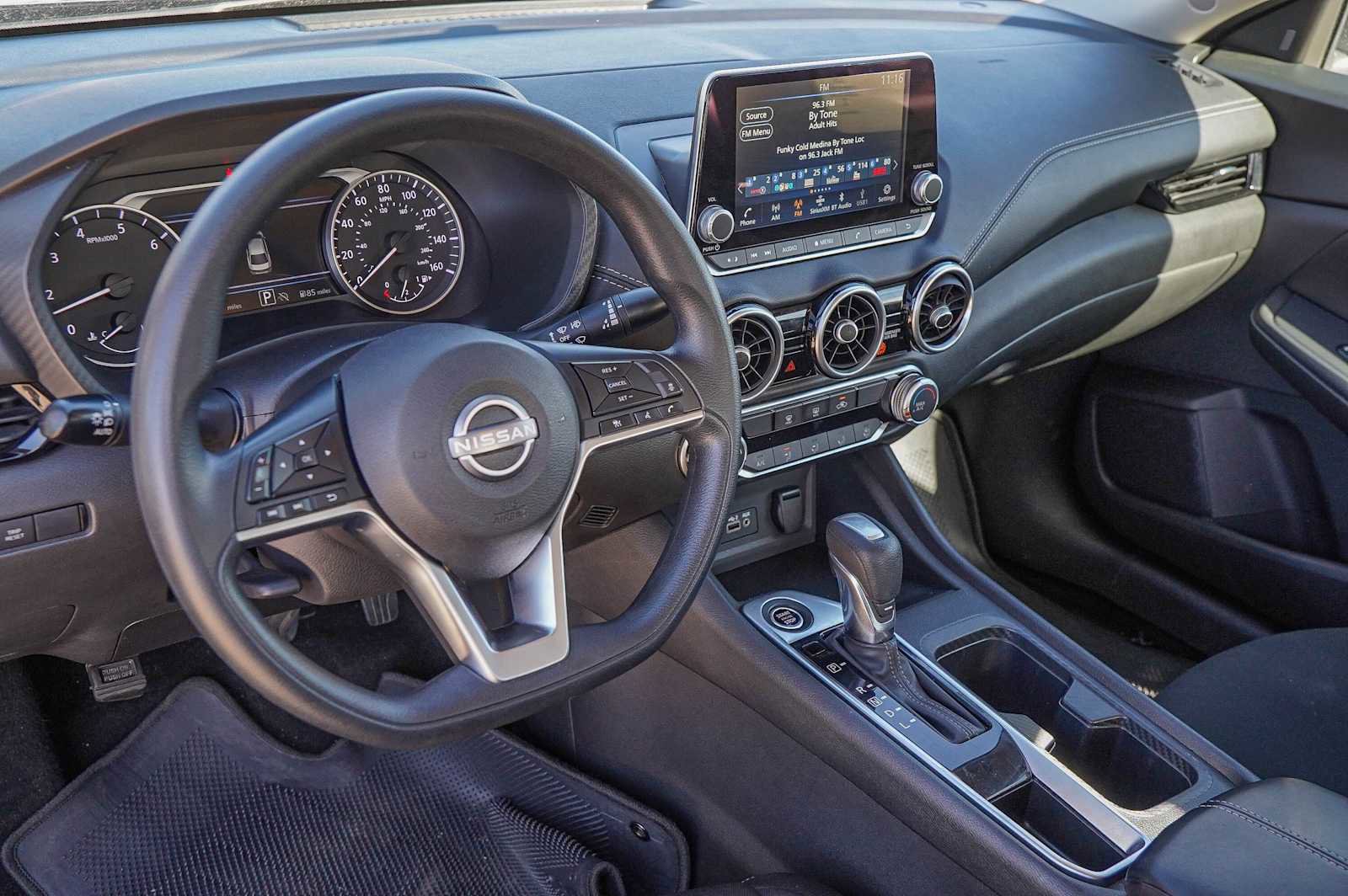 Used 2024 Nissan Sentra SV image 9