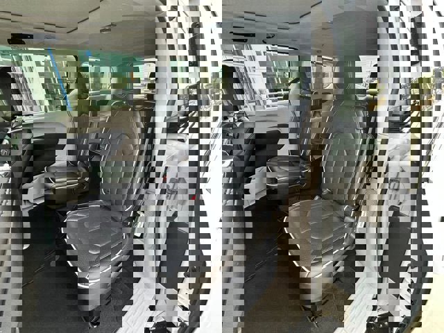 Used 2024 Chrysler Pacifica Limited w/ Uconnect Theater Family Group image 8