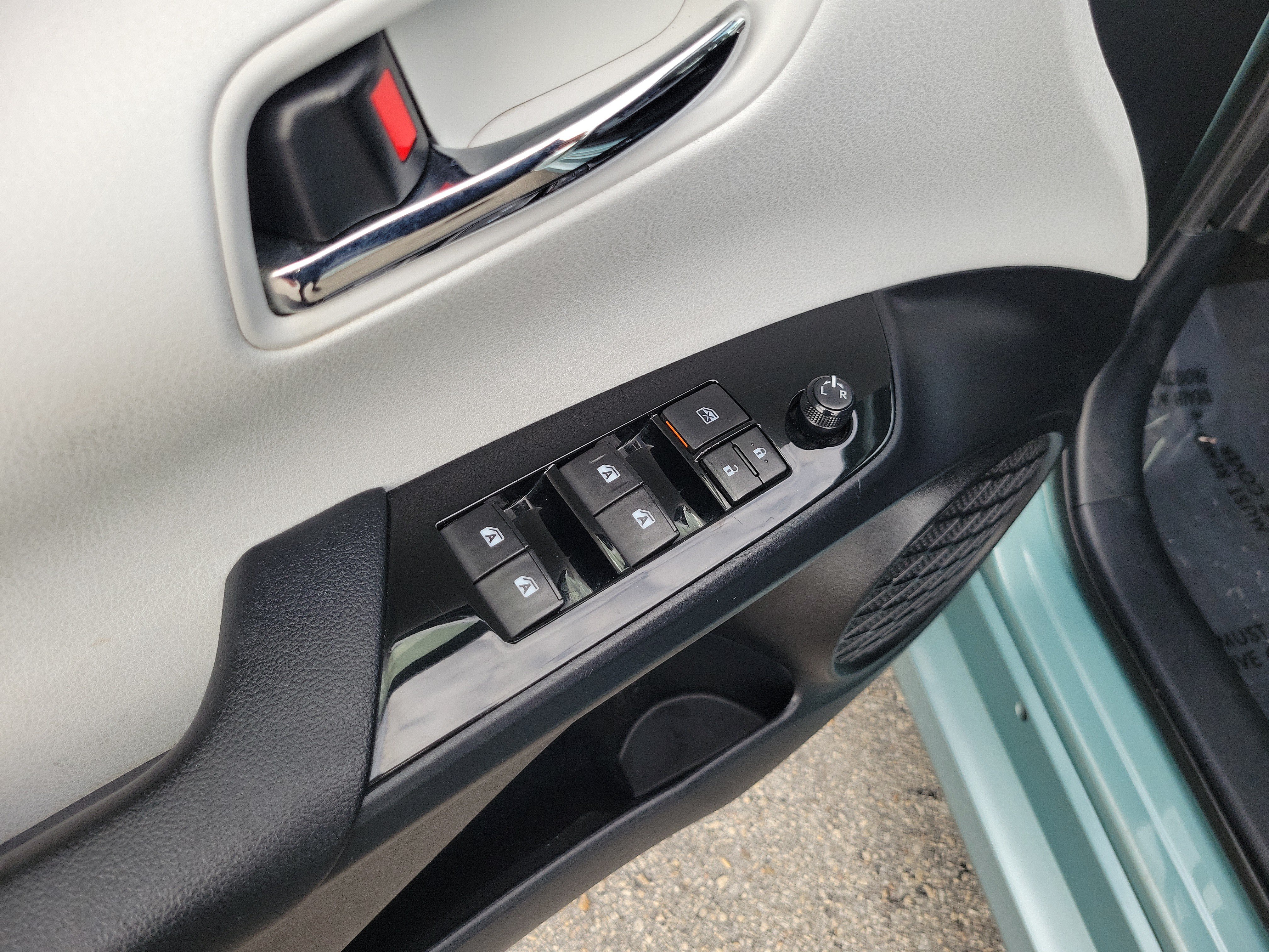 Used 2016 Toyota Prius Two FWD image 23