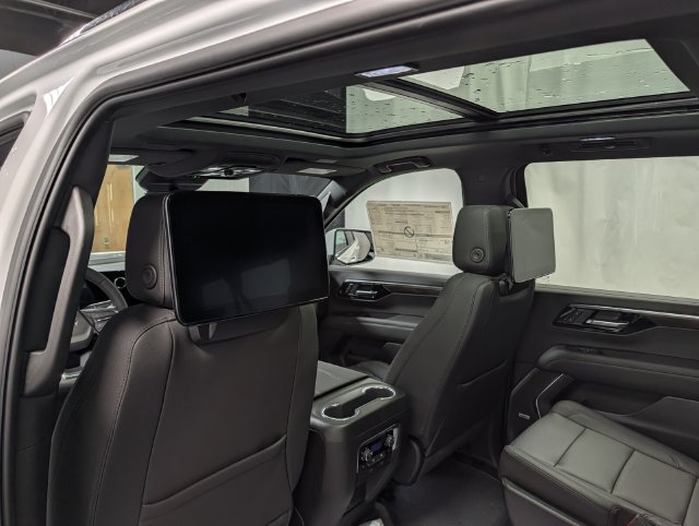 New 2027 Chevrolet Suburban Z71 w/ Z71 Off-Road Package AWD/4WD image 15