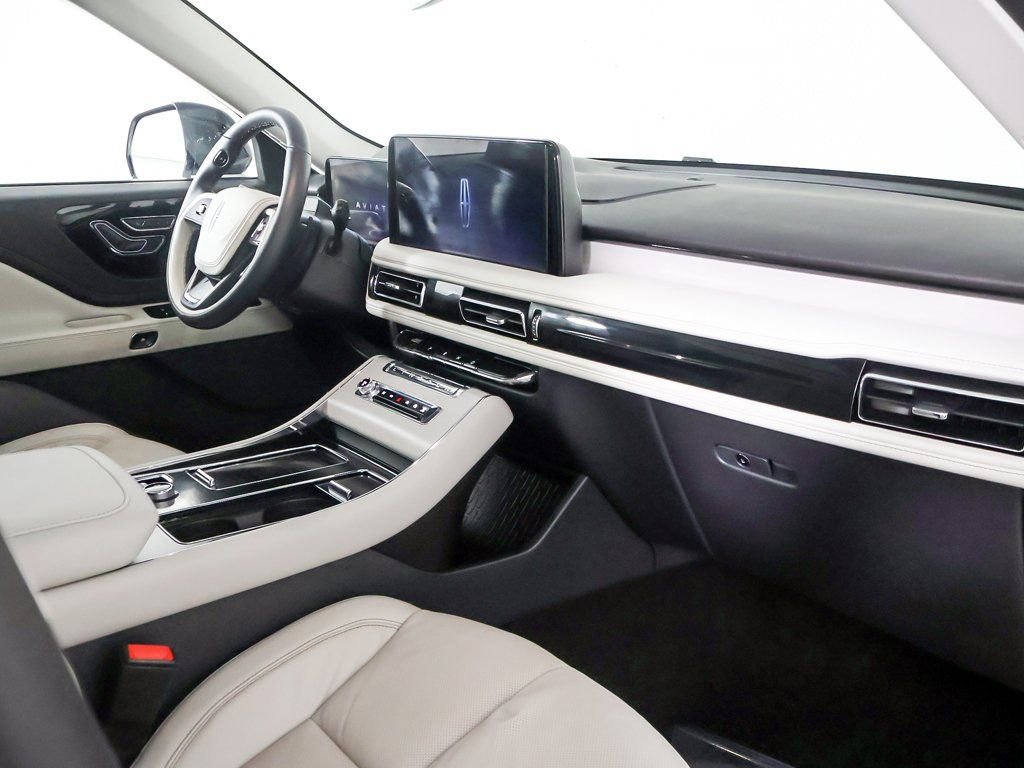 Used 2025 Lincoln Aviator Reserve w/ Illumination Package image 32