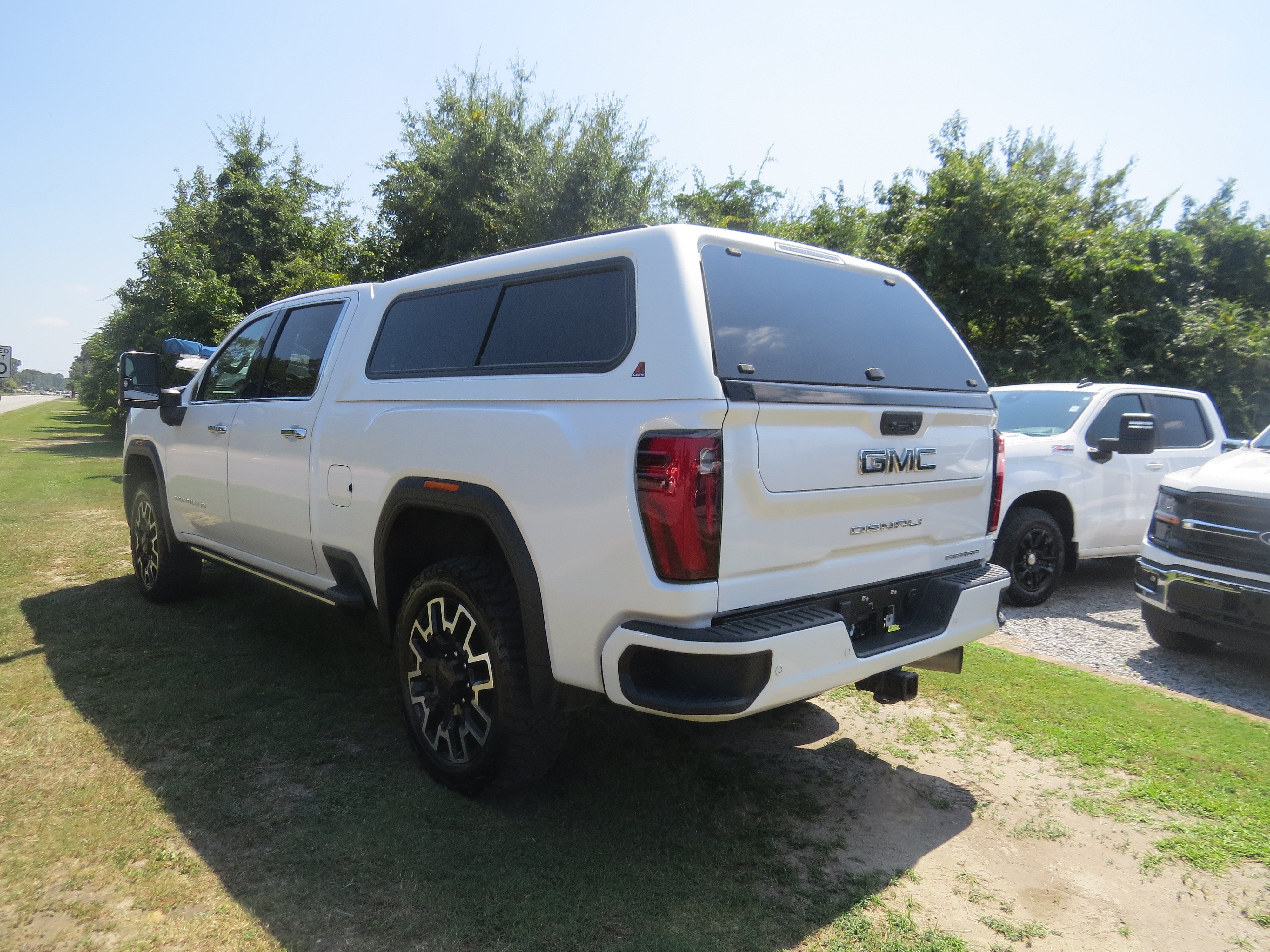 Used 2024 GMC Sierra 2500 Denali Ultimate AWD/4WD image 5