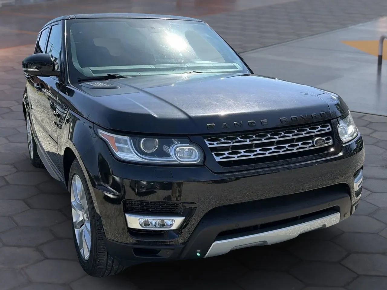 Used 2014 Land Rover Range Rover Sport HSE image 17