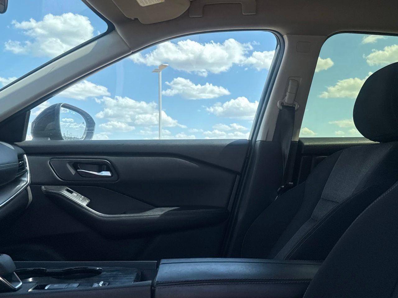 Certified 2025 Nissan Rogue SV FWD image 39