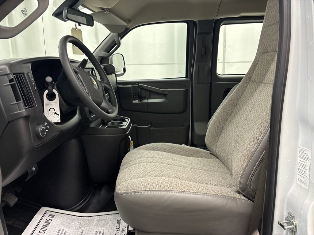 New 2024 Chevrolet Express 3500 Extended RWD image 9