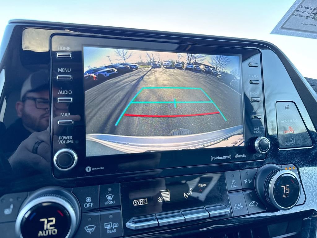 Used 2020 Toyota Highlander XLE image 16