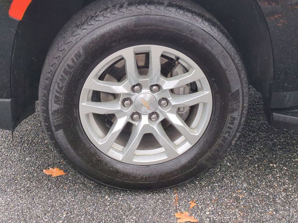 Used 2024 Chevrolet Suburban LT image 11