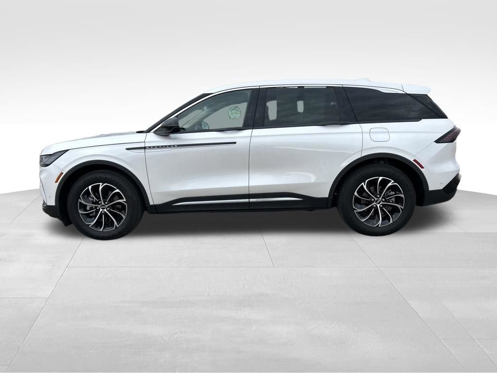 Used 2024 Lincoln Nautilus Premier w/ Equipment Group 102A image 2