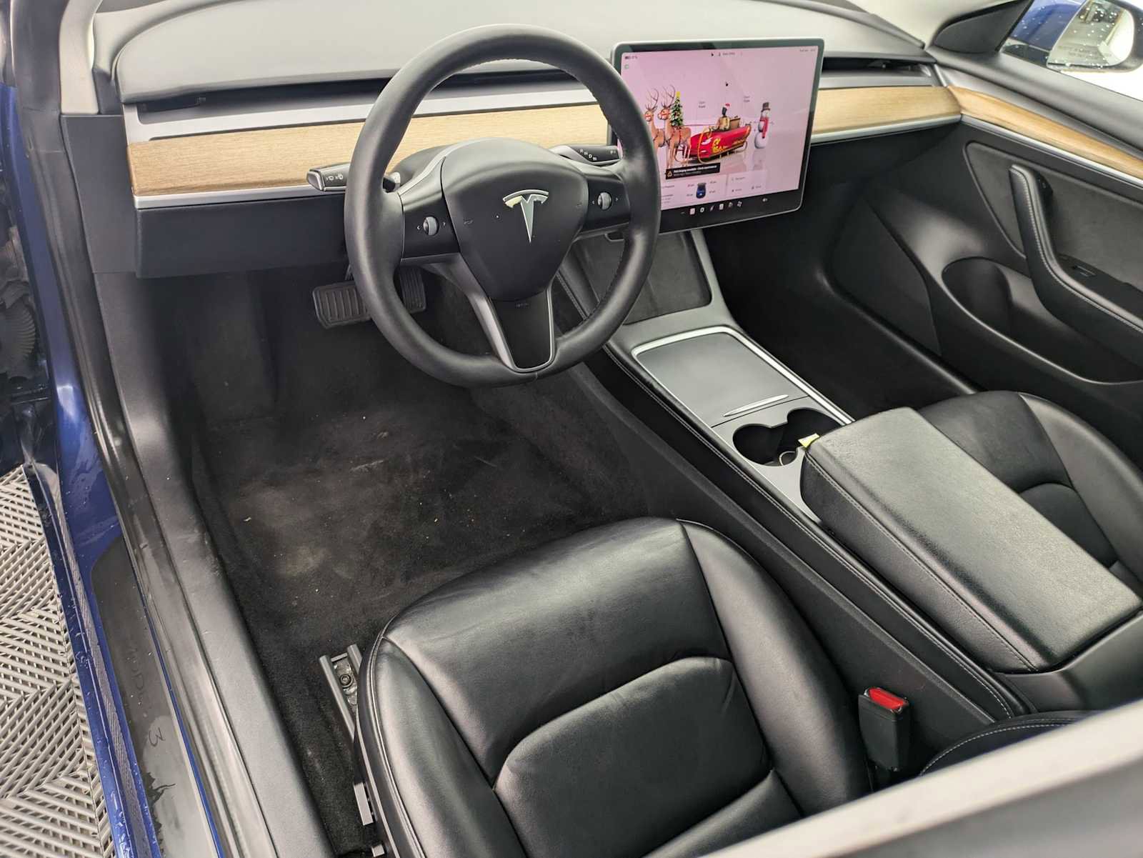 Used 2022 Tesla Model 3 Standard Range image 2
