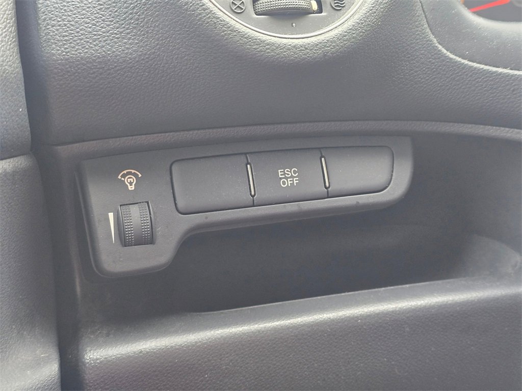 Used 2010 Kia Rondo LX image 6