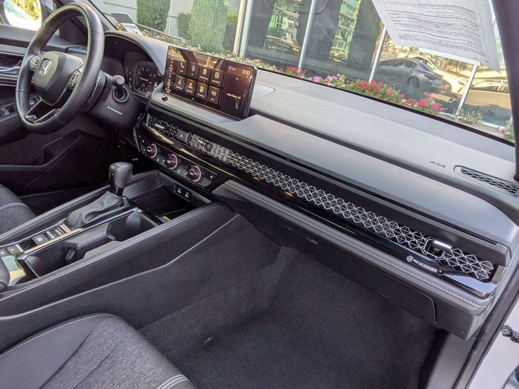 Certified 2025 Honda Accord Sport image 21