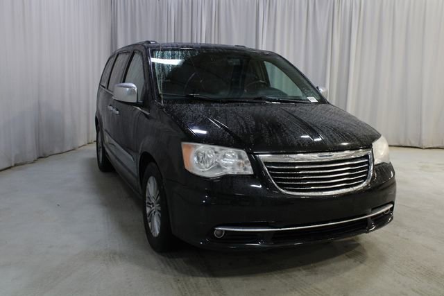 Used 2014 Chrysler Town & Country Touring-L w/ Driver Convenience Group image 33