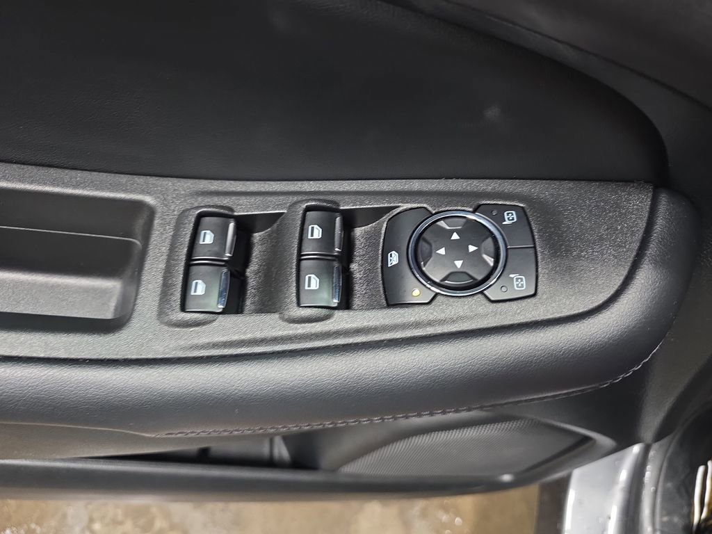 Used 2024 Ford Edge SEL image 25