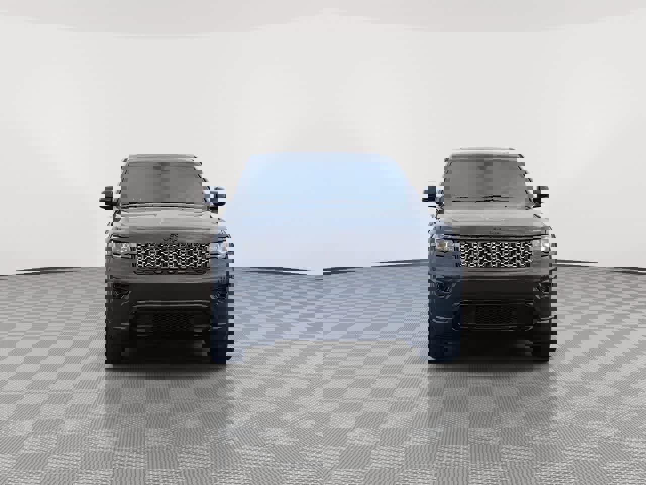 Used 2017 Jeep Grand Cherokee Altitude image 3