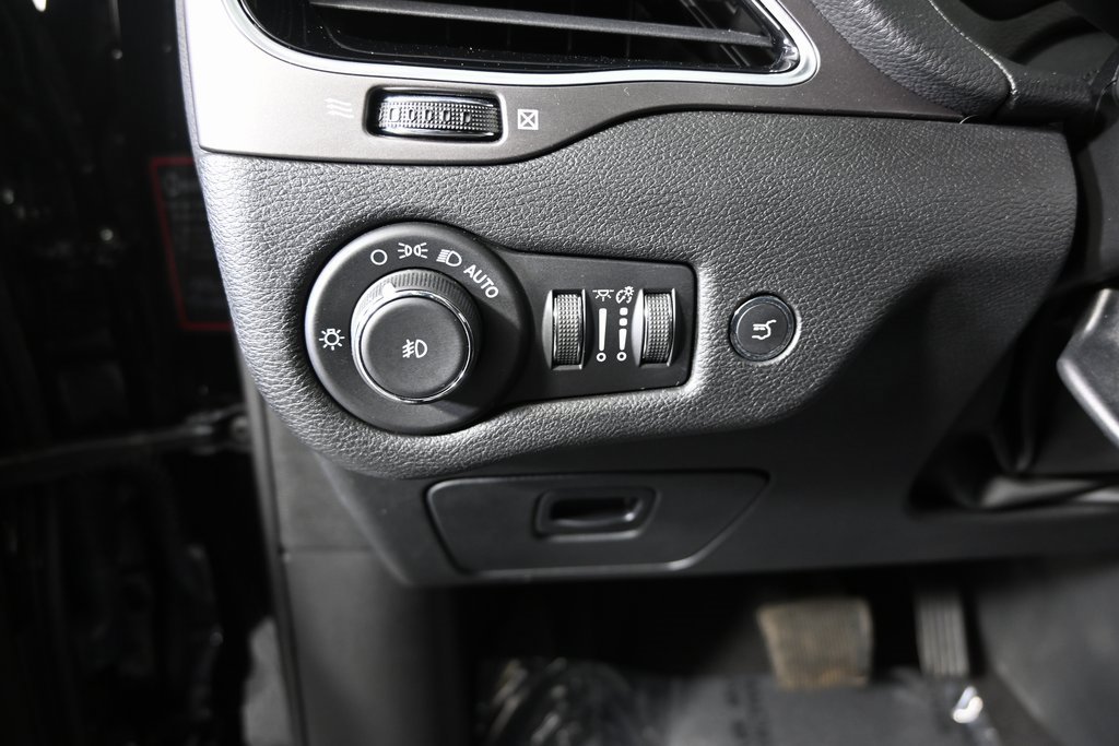 Used 2022 Jeep Cherokee Limited image 24