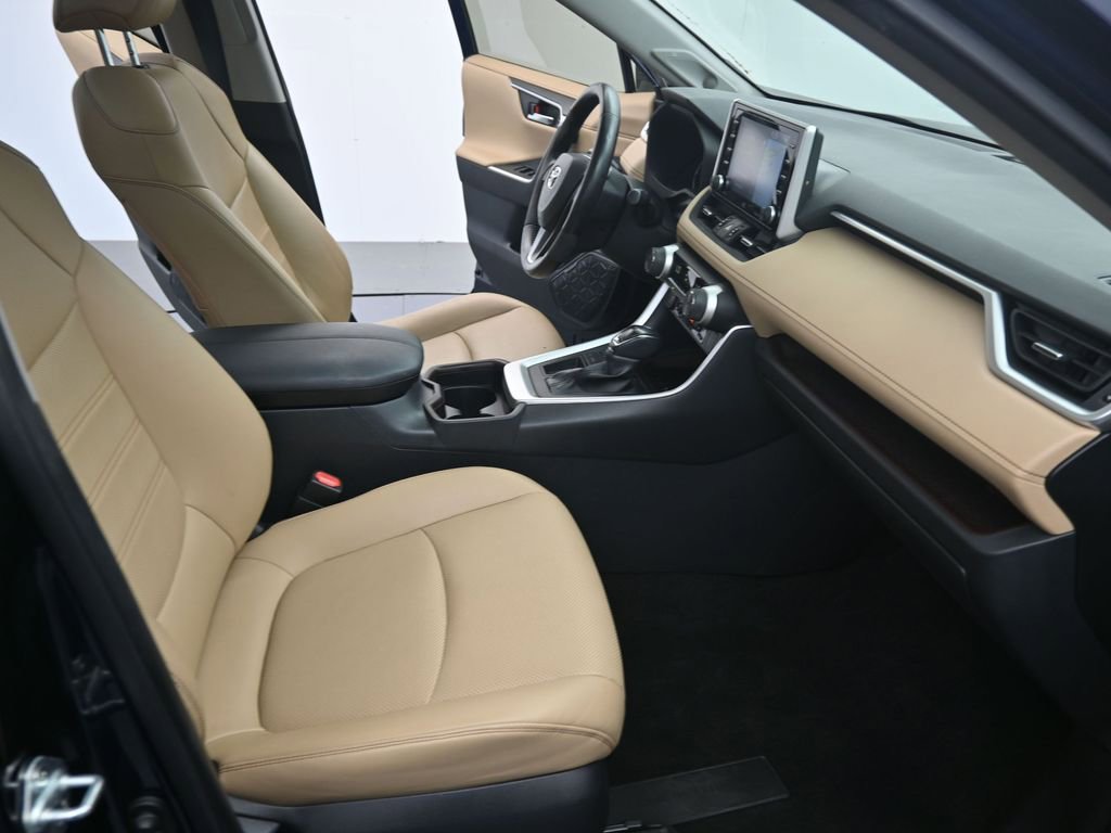 Used 2020 Toyota RAV4 Limited FWD image 20