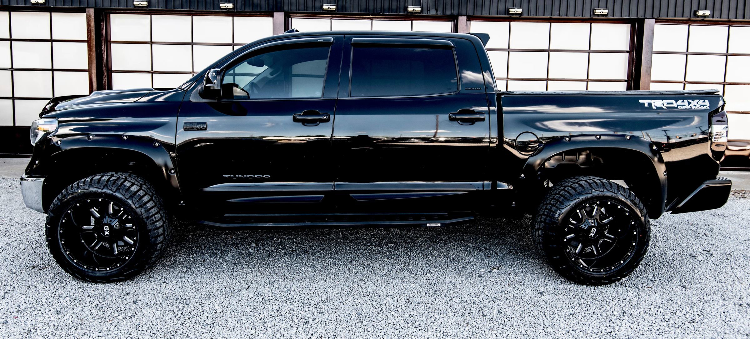 Used 2020 Toyota Tundra Limited w/ Limited Premium Package AWD/4WD image 5