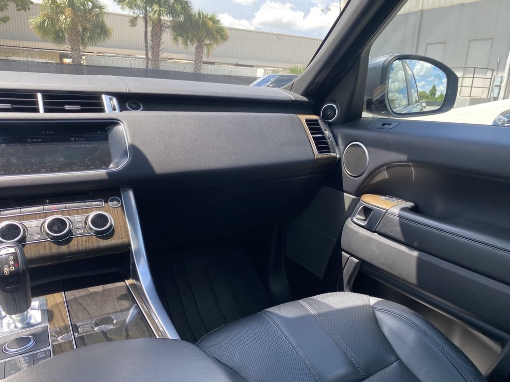Used 2017 Land Rover Range Rover Sport SE AWD/4WD image 4