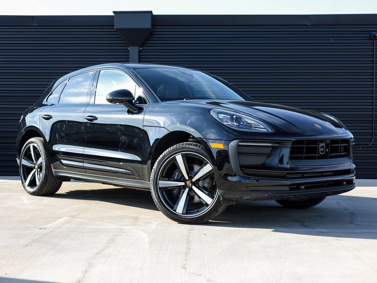 Certified 2026 Porsche Macan AWD/4WD image 9