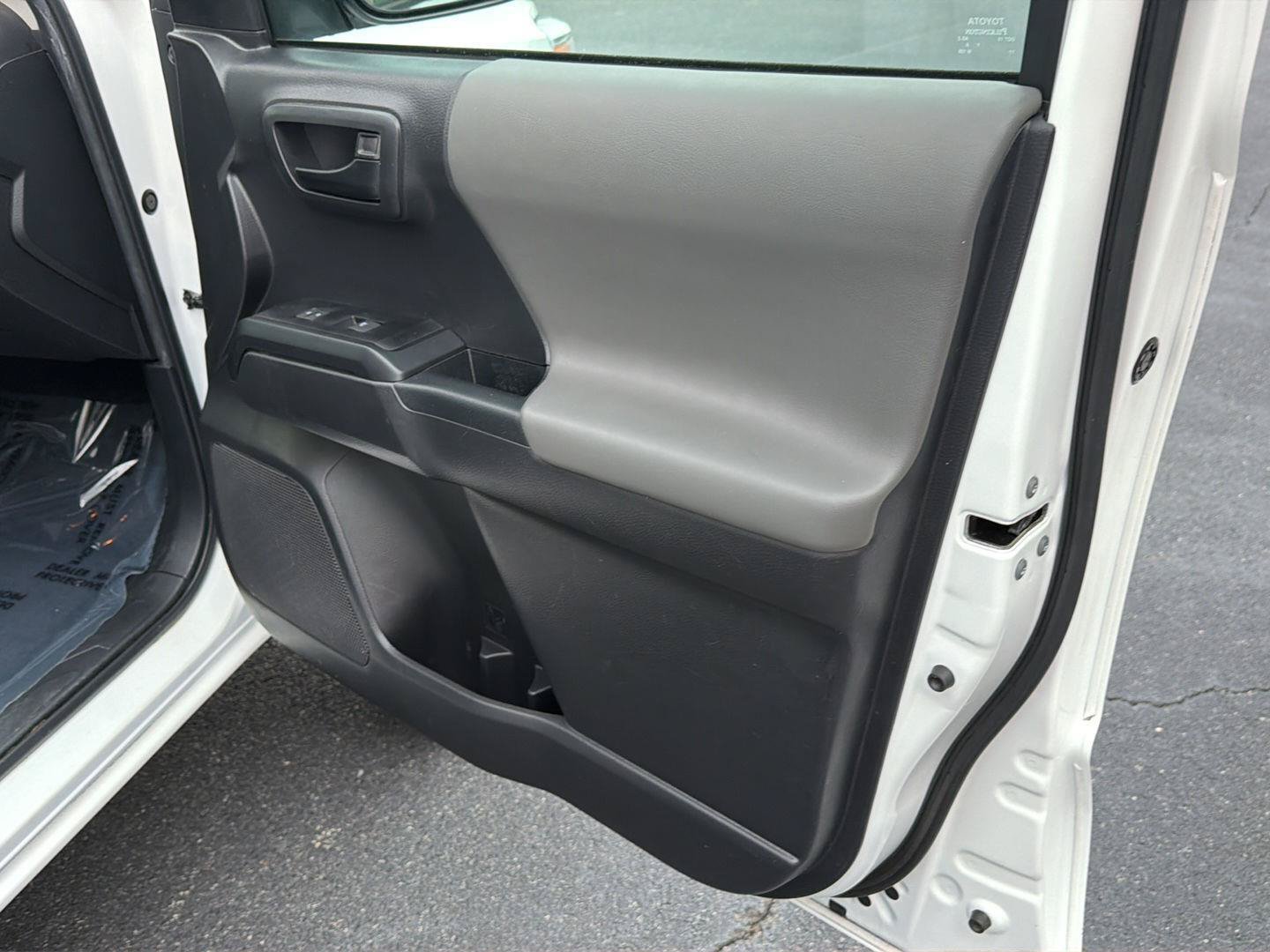 Used 2023 Toyota Tacoma SR AWD/4WD image 15