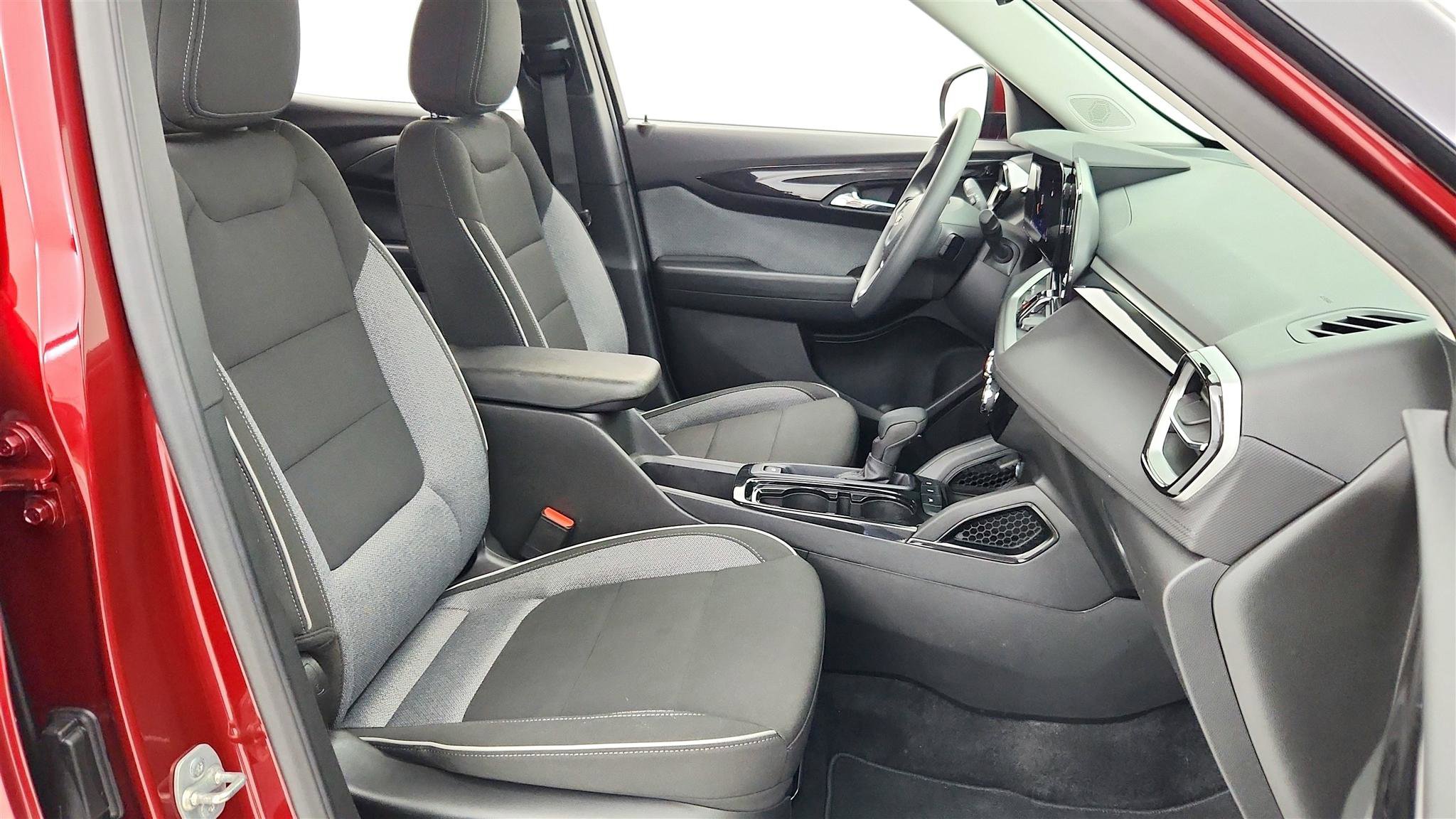 Used 2025 Chevrolet TrailBlazer LT image 35