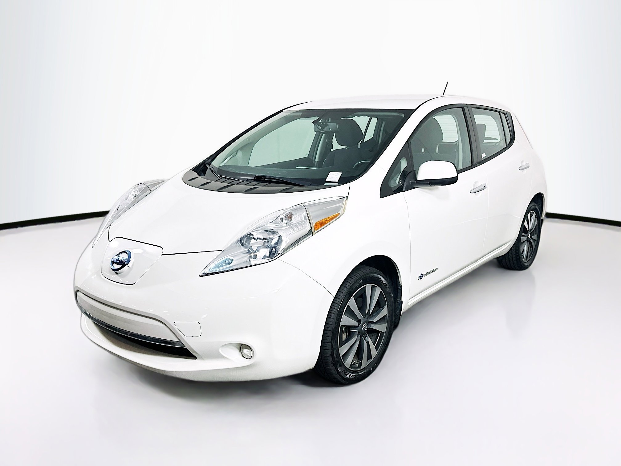 Used 2017 Nissan Leaf SV w/ Premium Package image 3