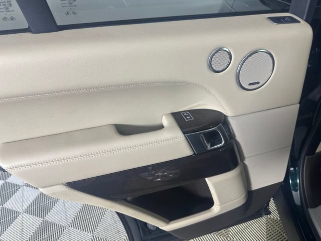 Used 2017 Land Rover Range Rover HSE AWD/4WD image 19