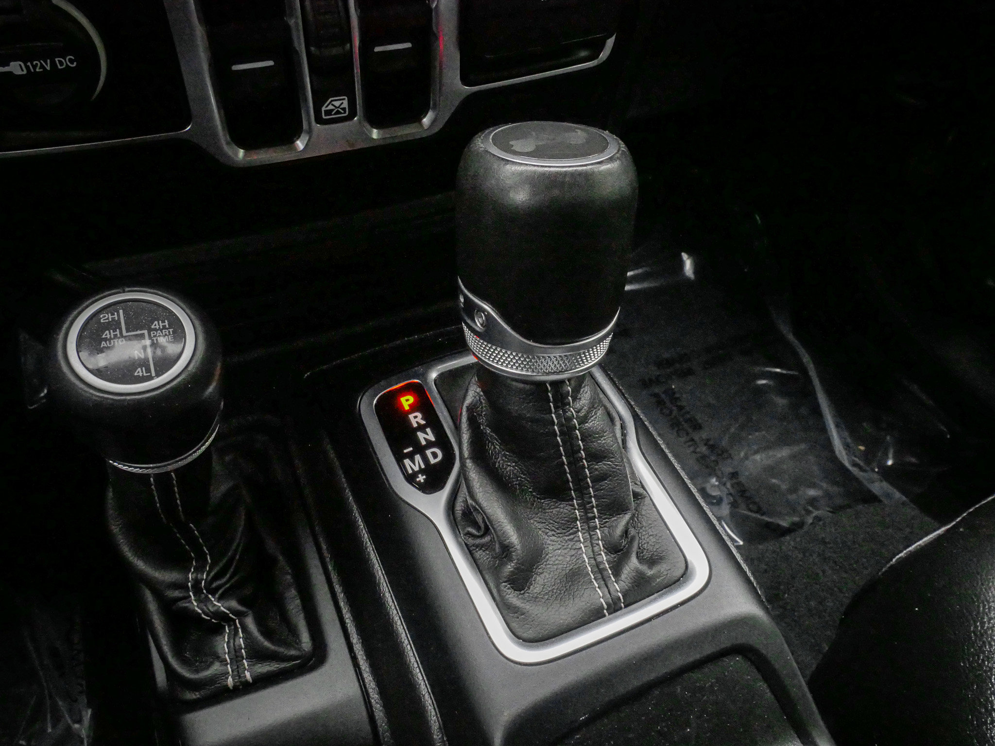 Used 2022 Jeep Wrangler Unlimited Sahara w/ Cold Weather Group AWD/4WD image 25