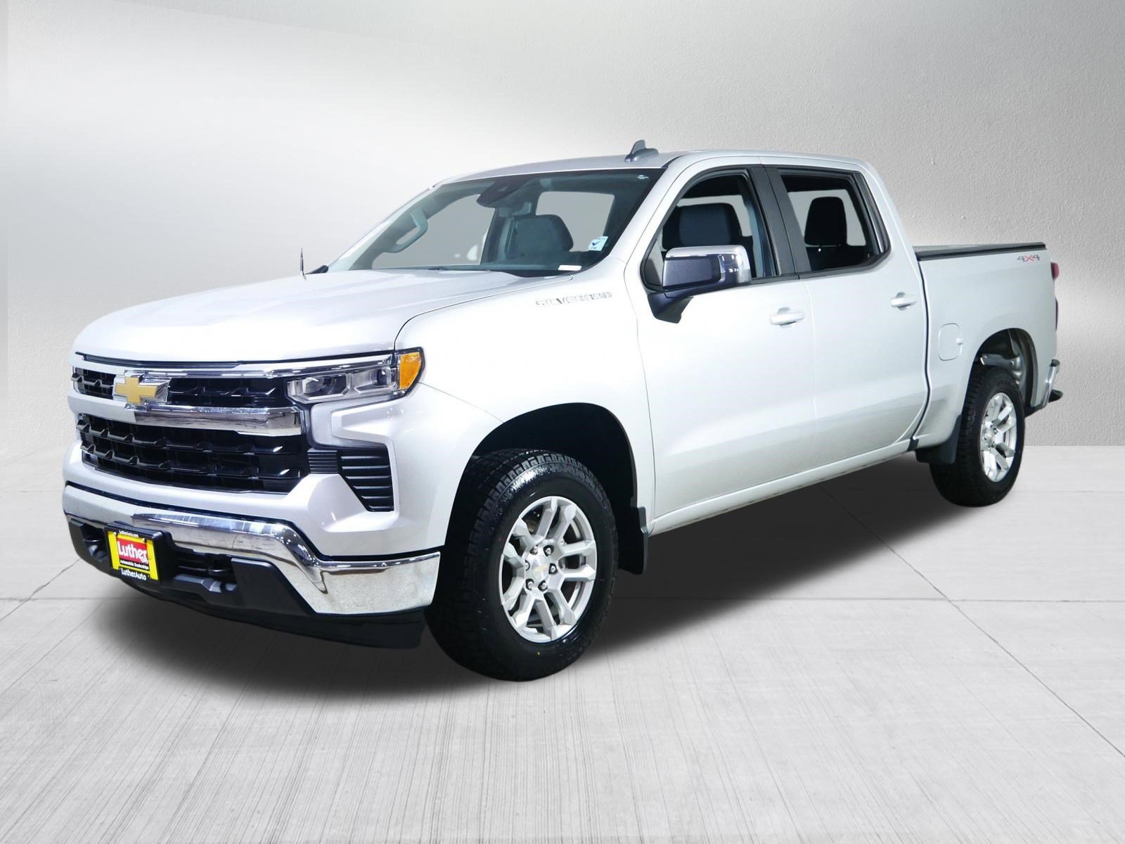 Used 2022 Chevrolet Silverado 1500 LT AWD/4WD image 3