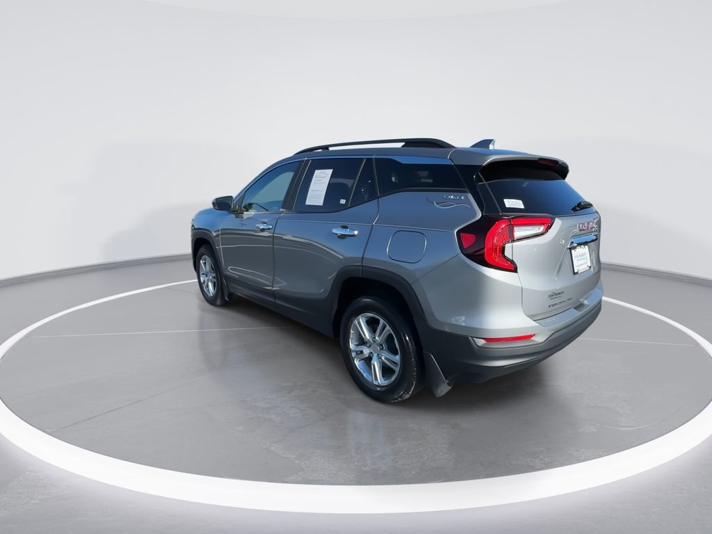 Used 2023 GMC Terrain SLE w/ Driver Convenience Package image 6