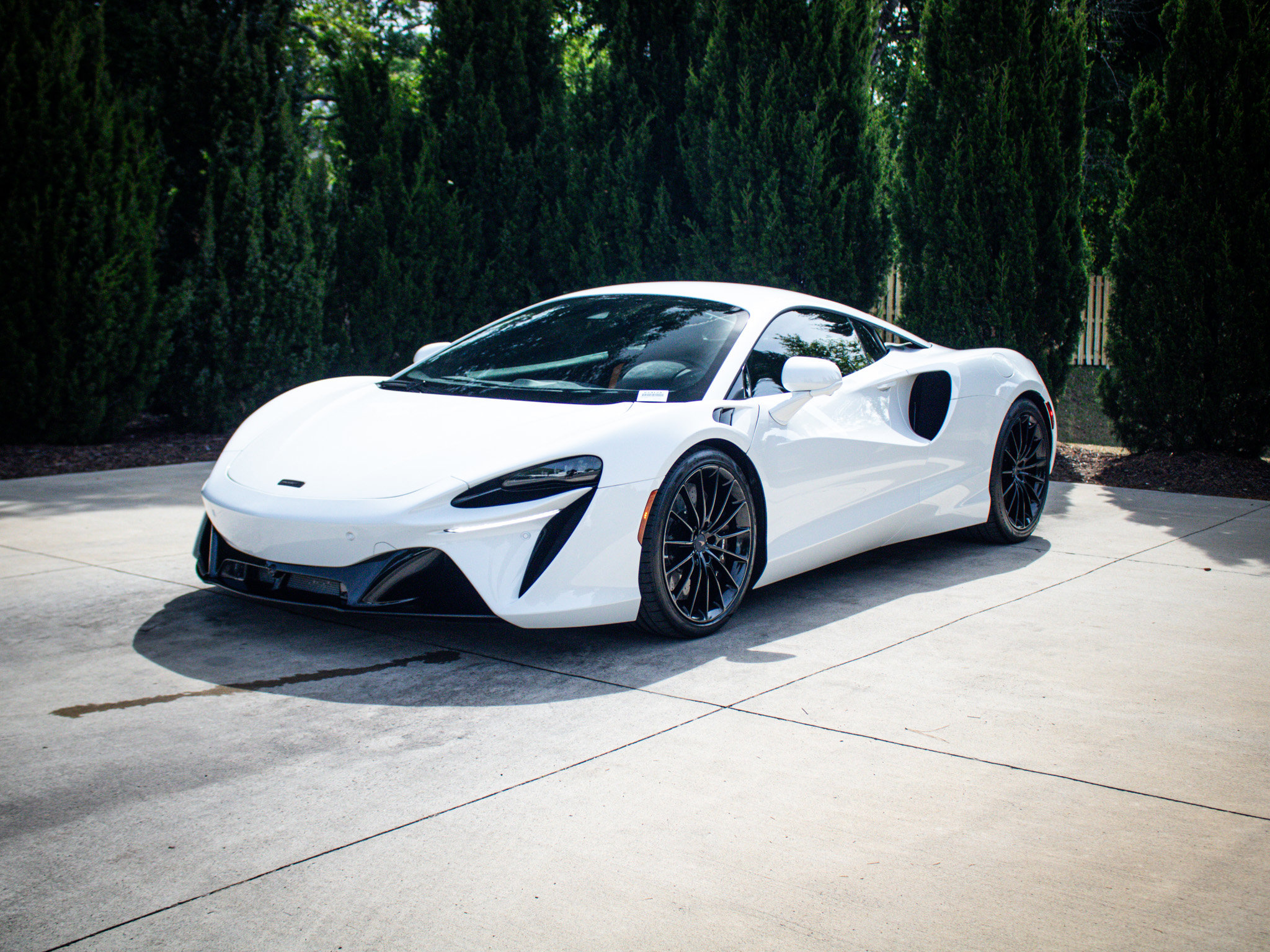 Used 2025 McLaren Artura RWD image 6