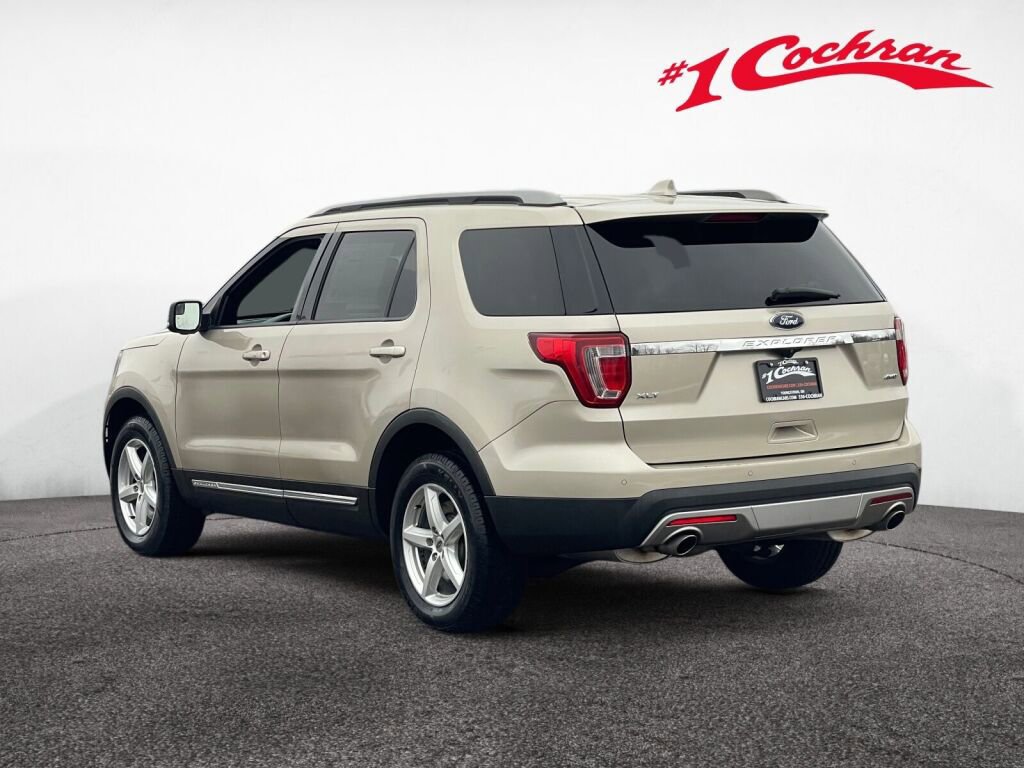Used 2017 Ford Explorer XLT image 17