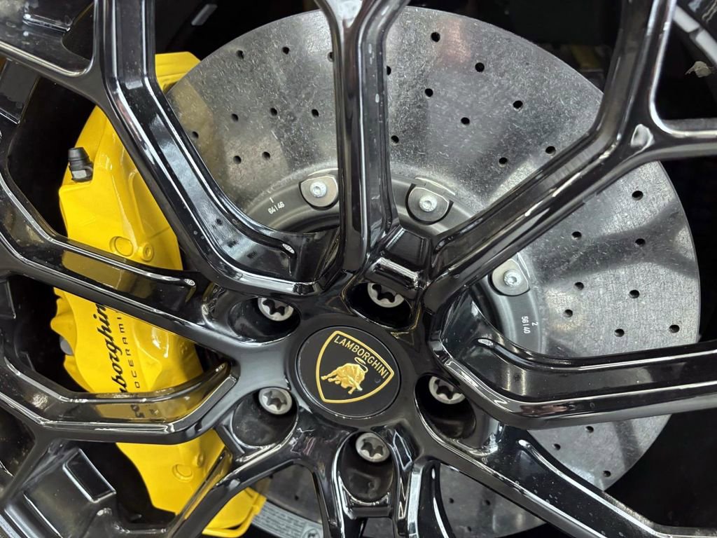 Used 2024 Lamborghini Huracan EVO image 51