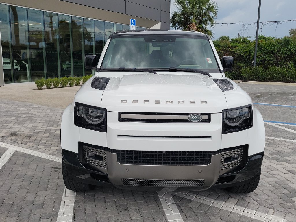 Certified 2024 Land Rover Defender 110 X-Dynamic SE AWD/4WD image 8