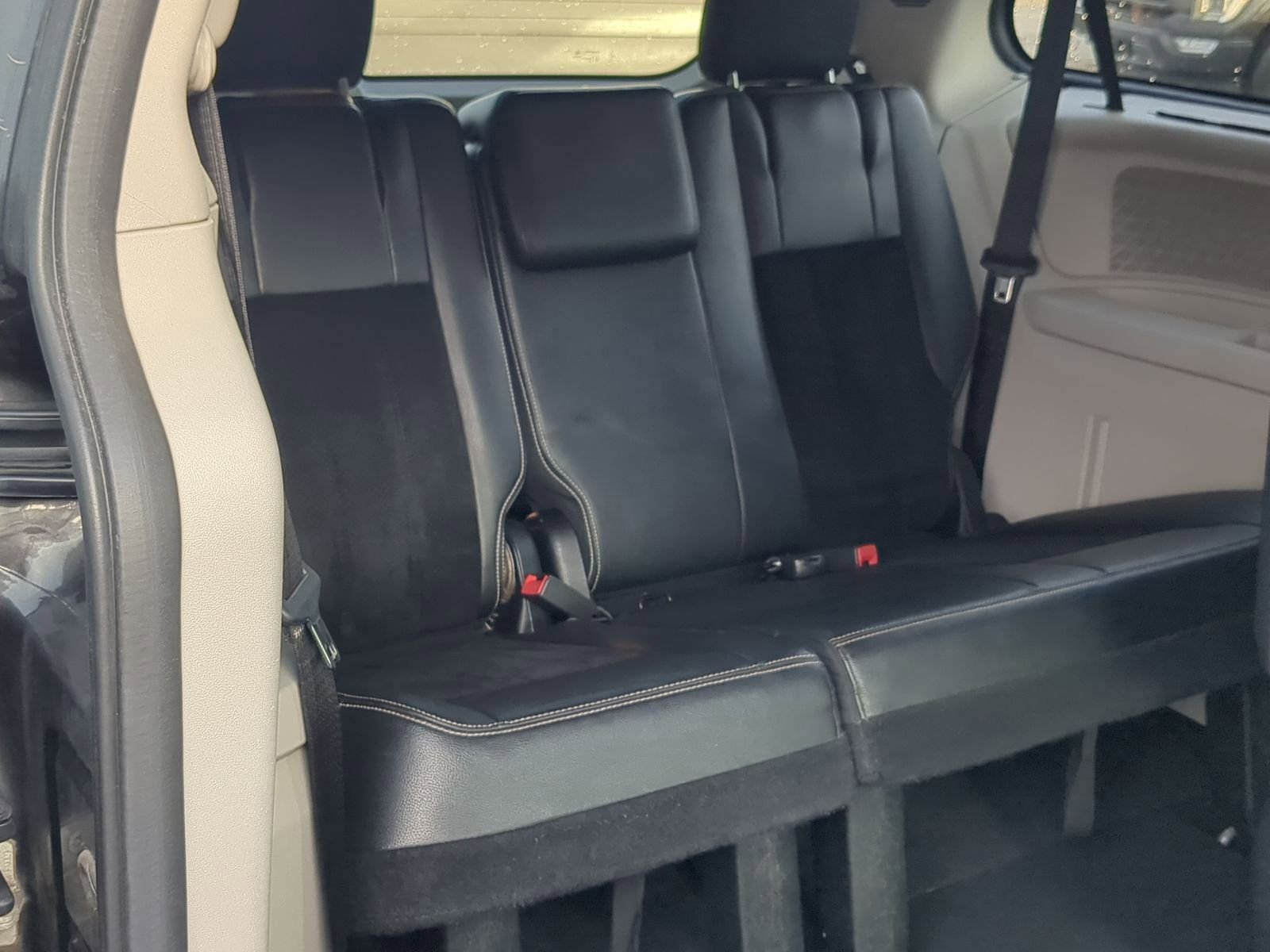 Used 2017 Dodge Grand Caravan SXT image 28