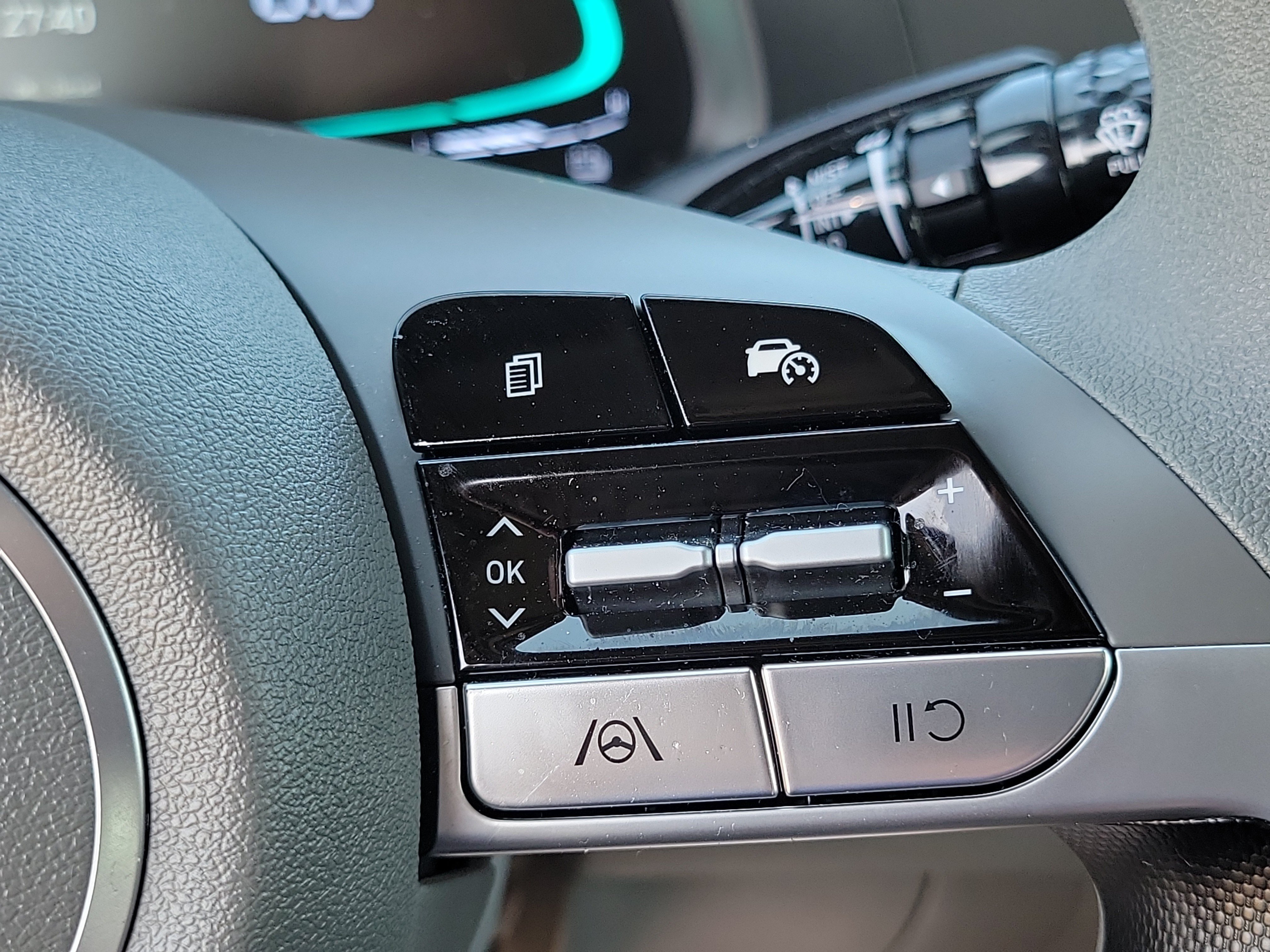 Certified 2025 Hyundai Elantra Hybrid FWD image 15