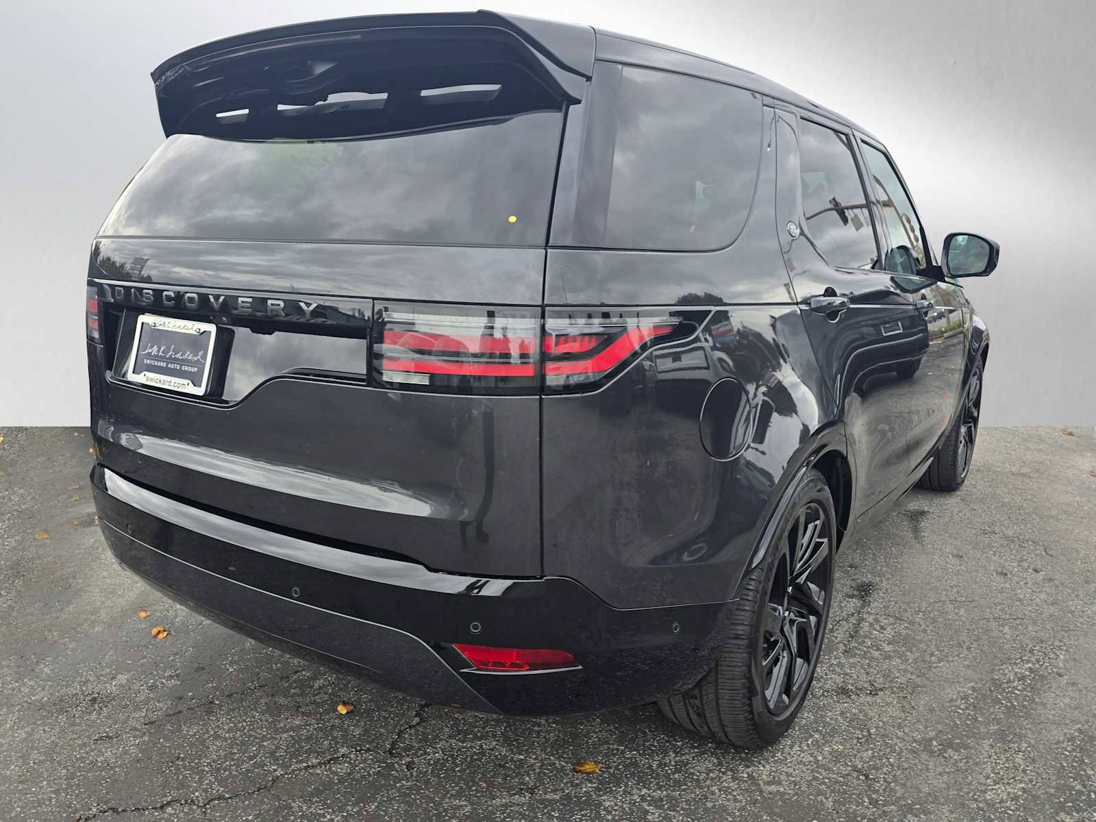 Certified 2025 Land Rover Discovery Dynamic SE image 5