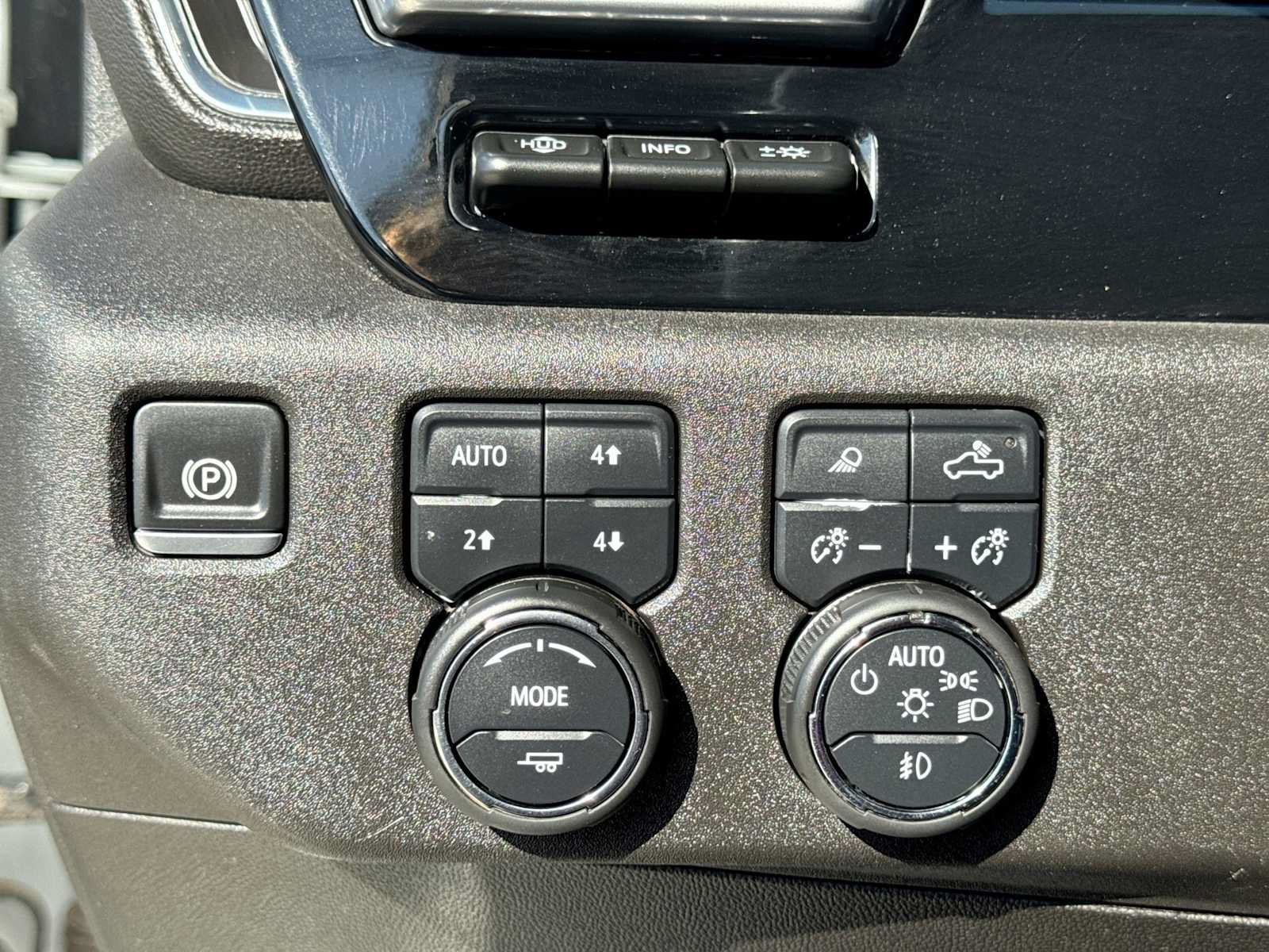 Used 2024 Chevrolet Silverado 3500 High Country w/ Technology Package AWD/4WD image 27
