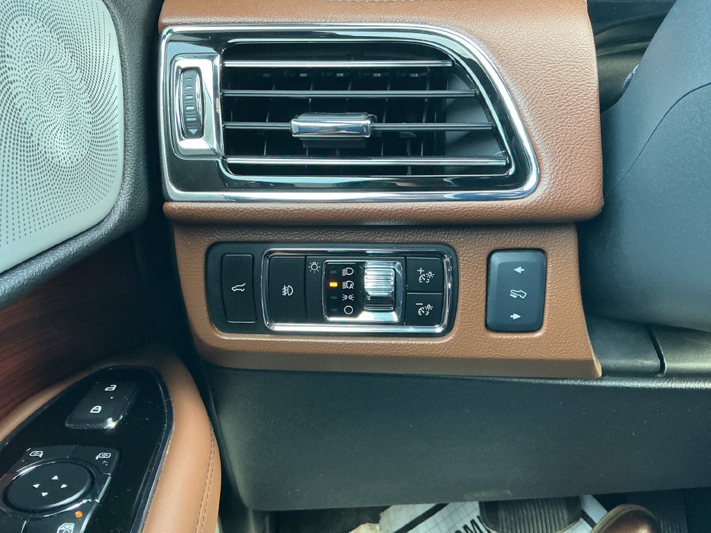 Used 2023 Lincoln Navigator L Reserve AWD/4WD image 8