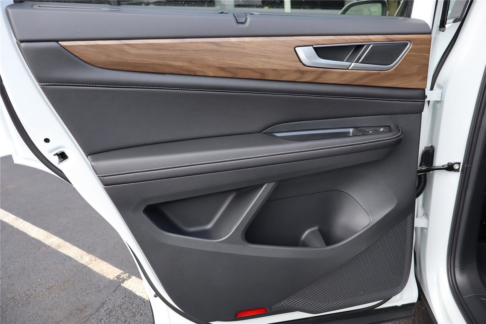 New 2026 Volkswagen Atlas SE image 24