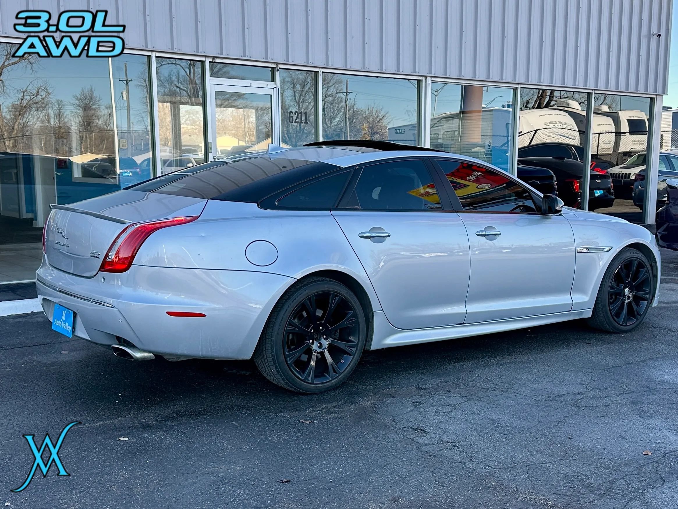 Used 2015 Jaguar XJ AWD image 7