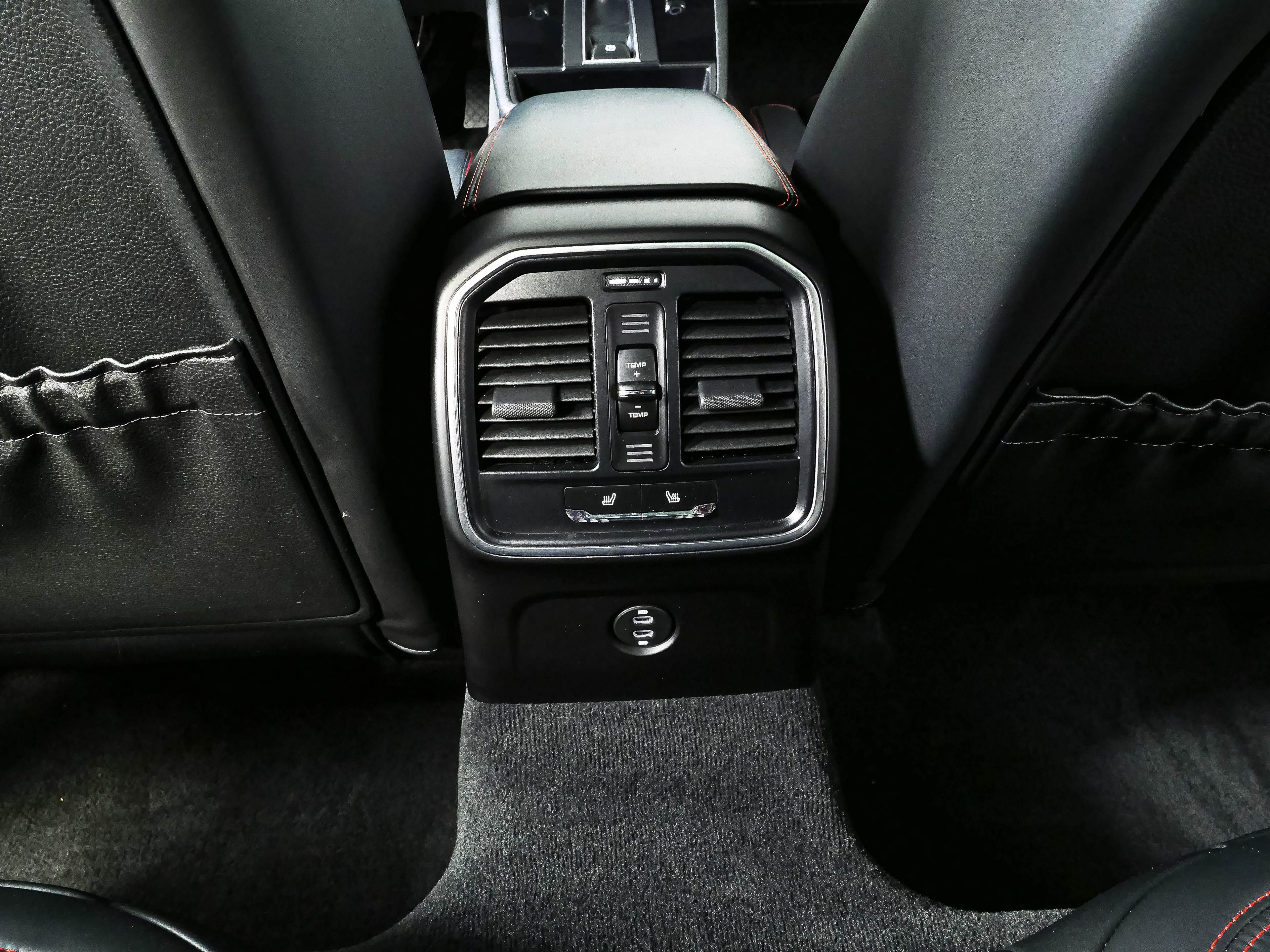 Certified 2024 Porsche Macan S AWD/4WD image 21