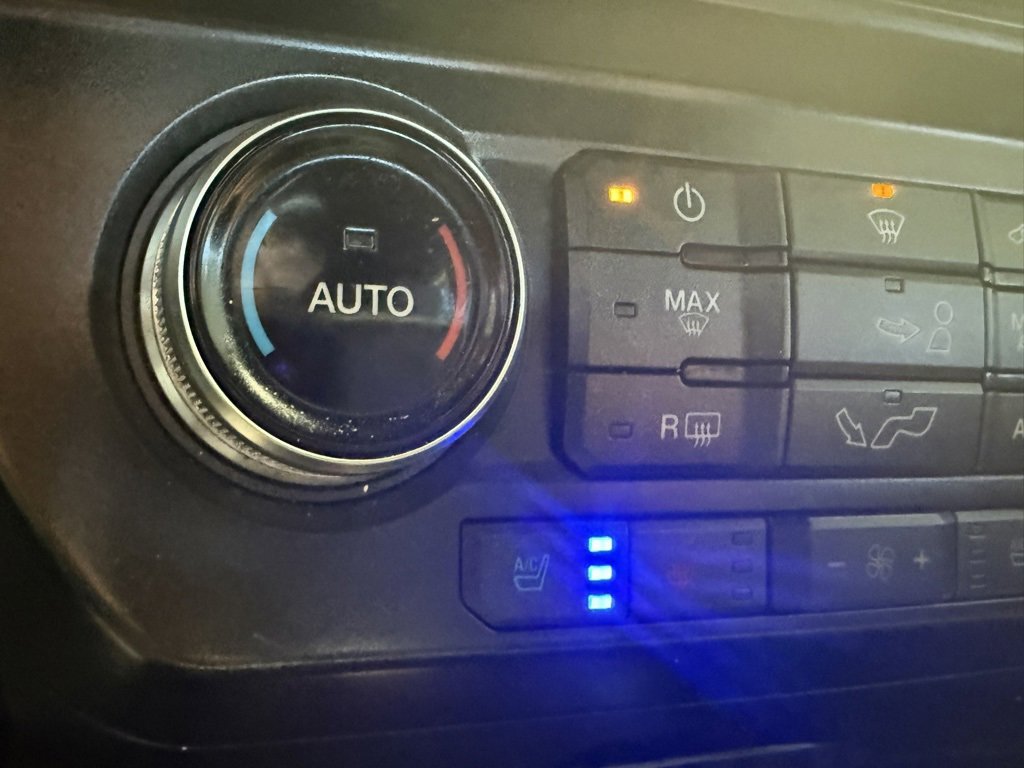 Used 2015 Ford F150 Platinum w/ Equipment Group 701A Luxury image 32