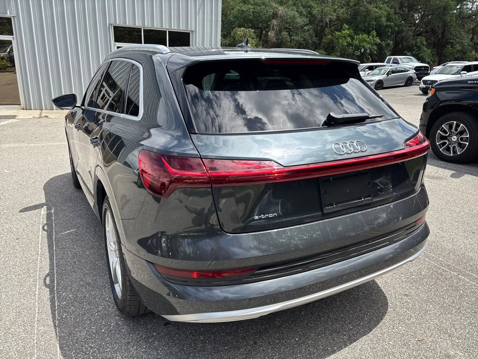 Used 2019 Audi e-tron Premium Plus image 7