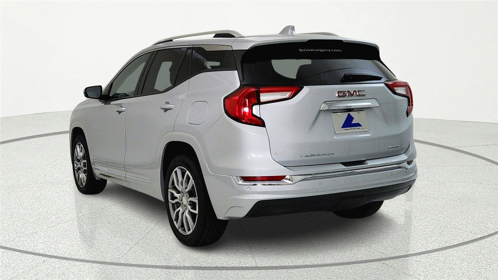 Used 2022 GMC Terrain Denali AWD/4WD image 3