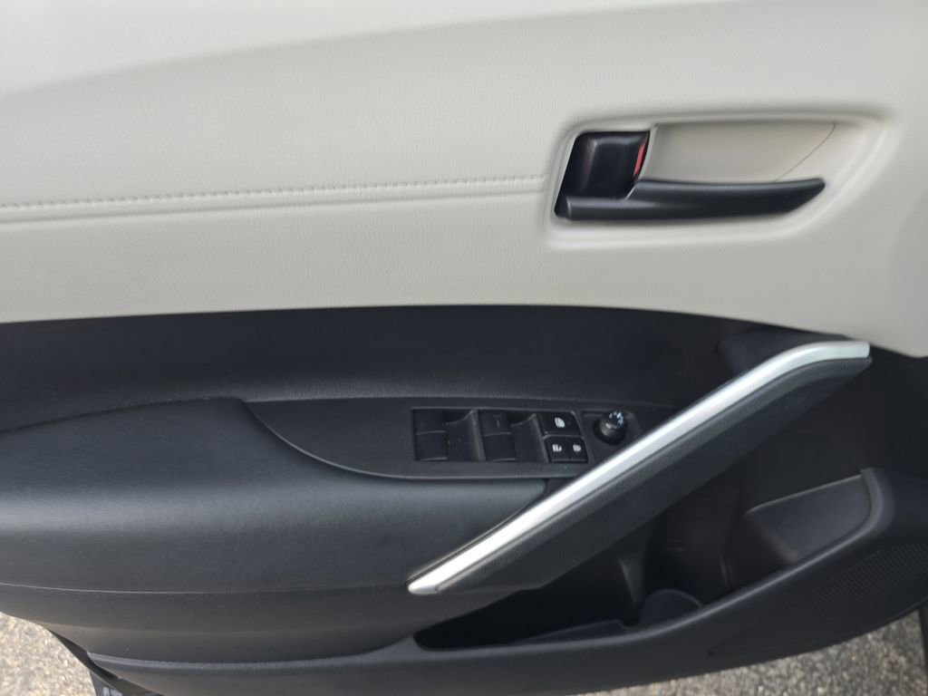 Used 2022 Toyota Corolla Cross L image 13