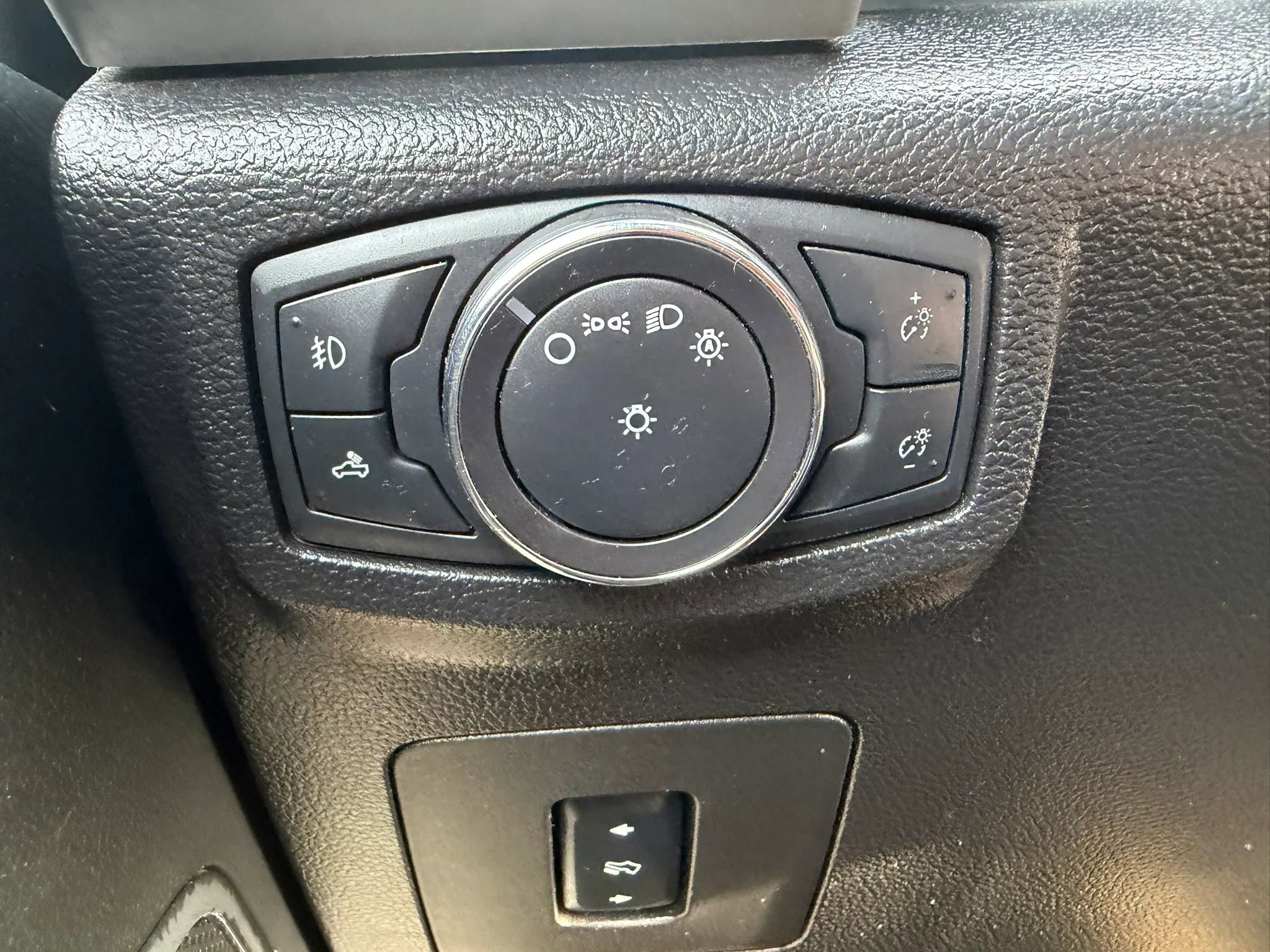 Used 2015 Ford F150 Lariat image 19