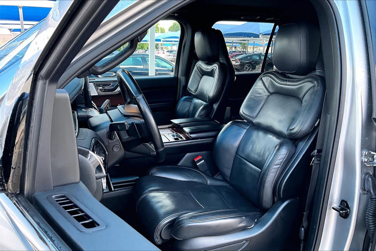 Used 2021 Lincoln Navigator Reserve w/ Luxury Package image 8